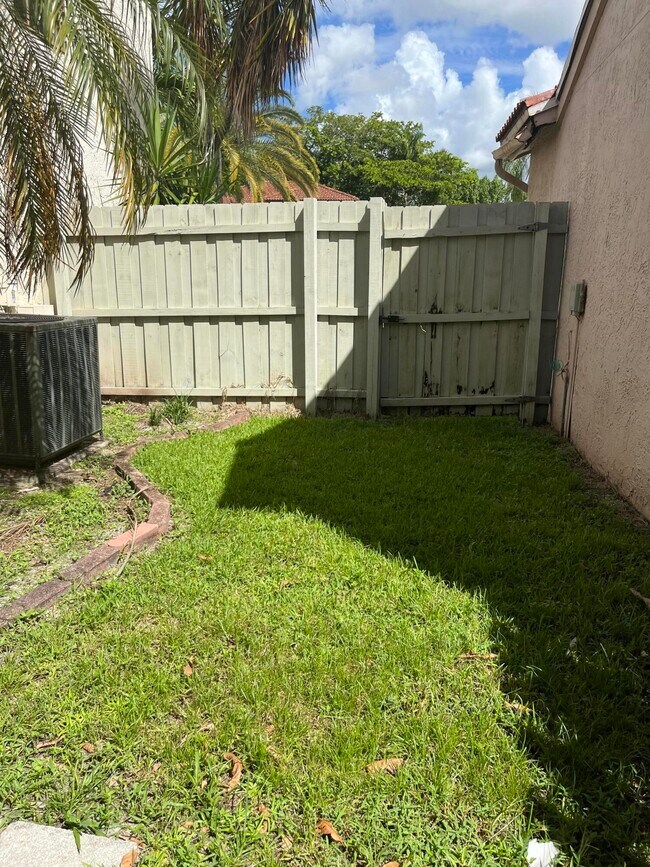 Building Photo - 1731 Shoreside Cir