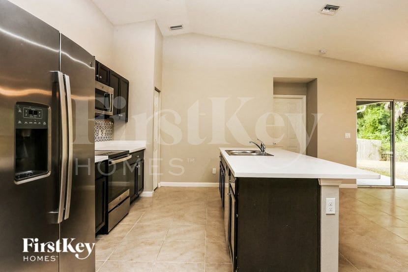 Building Photo - 260 Ensenada St SE