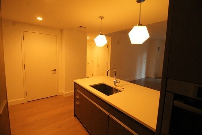 Building Photo - 100 Lovejoy Pl