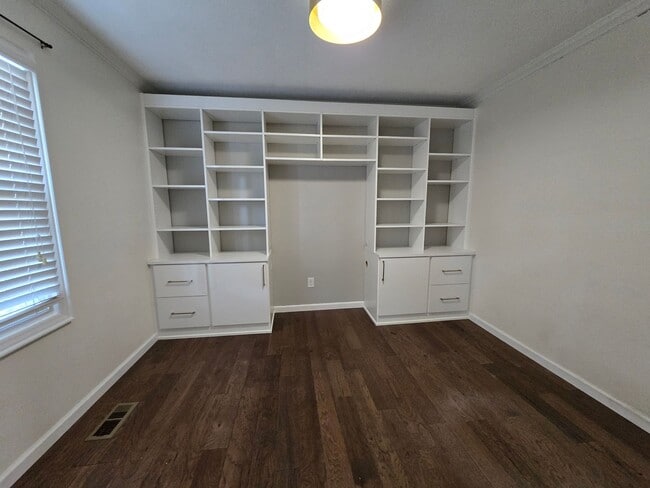 Building Photo - 3456 Regiment Dr