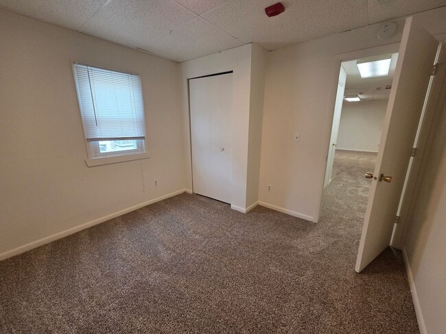Building Photo - 2 Bed Apartment in the Heart of Golden!