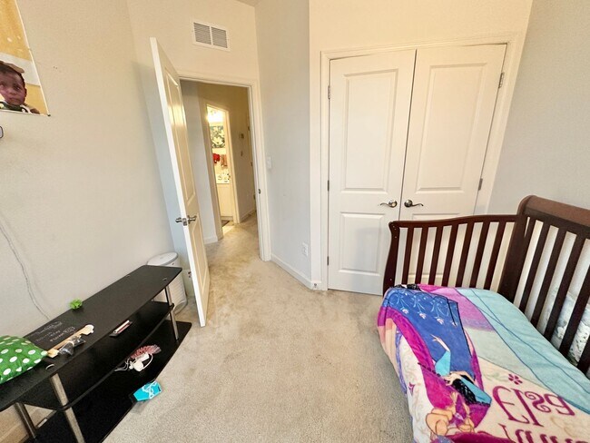 Building Photo - Amazing 4 BR/3.5 BA EOG Townhome in Lanham!