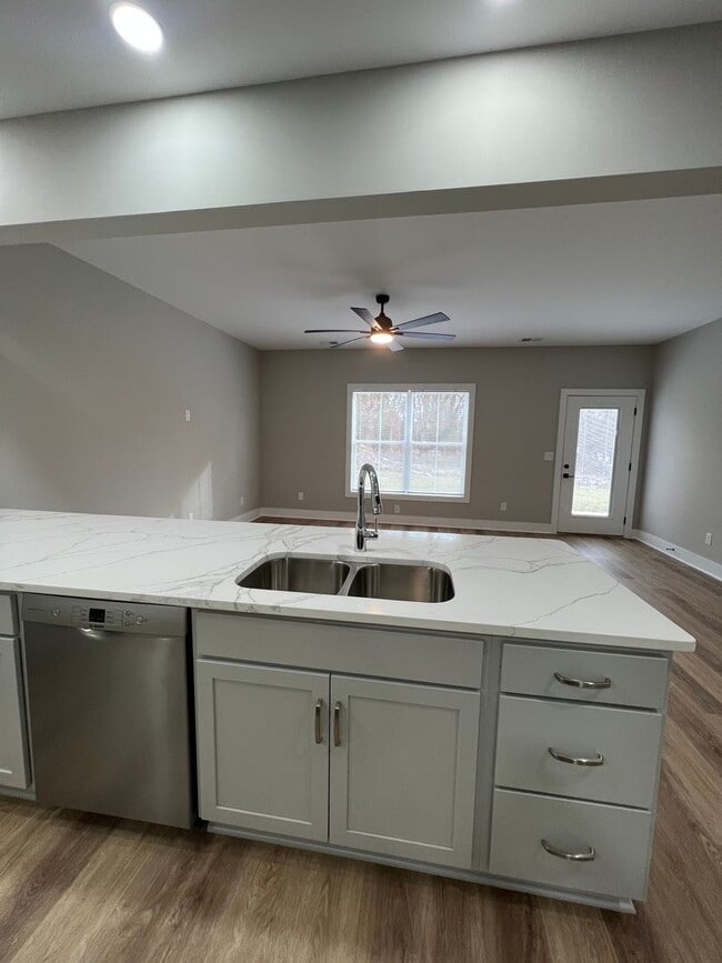 Building Photo - 108 Tivoli Path