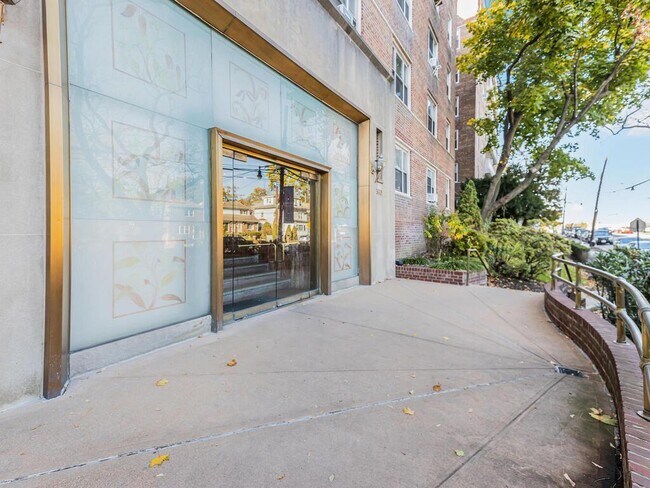 Building Photo - 5601 Riverdale Ave