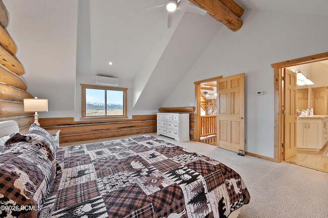 Building Photo - 948 S Foothill Dr