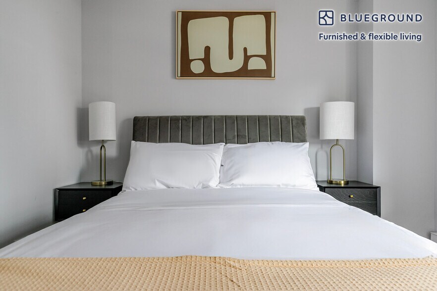 Building Photo - 8 W Chestnut St