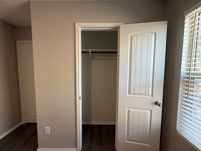 Building Photo - 413 Everglades St