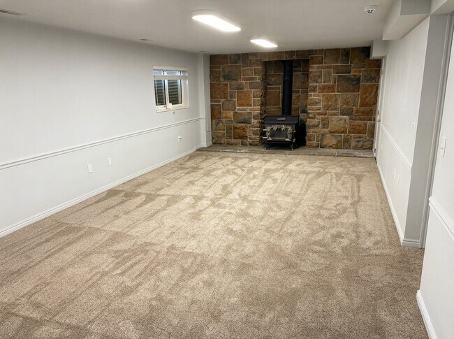Building Photo - 1184 E 300 N