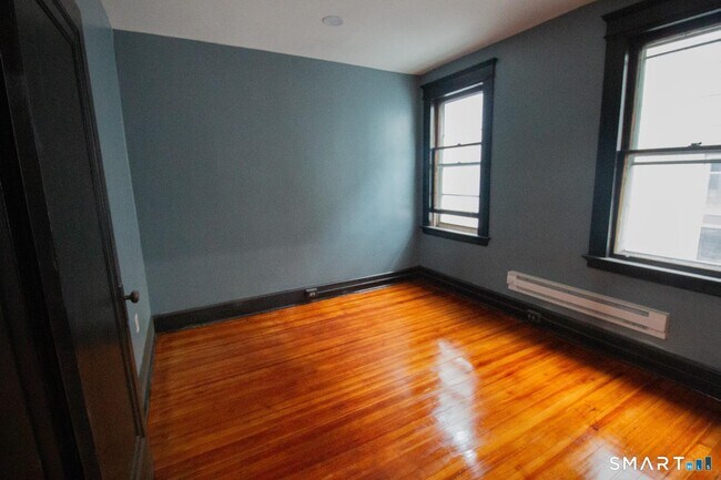 Building Photo - 73 Lounsbury St