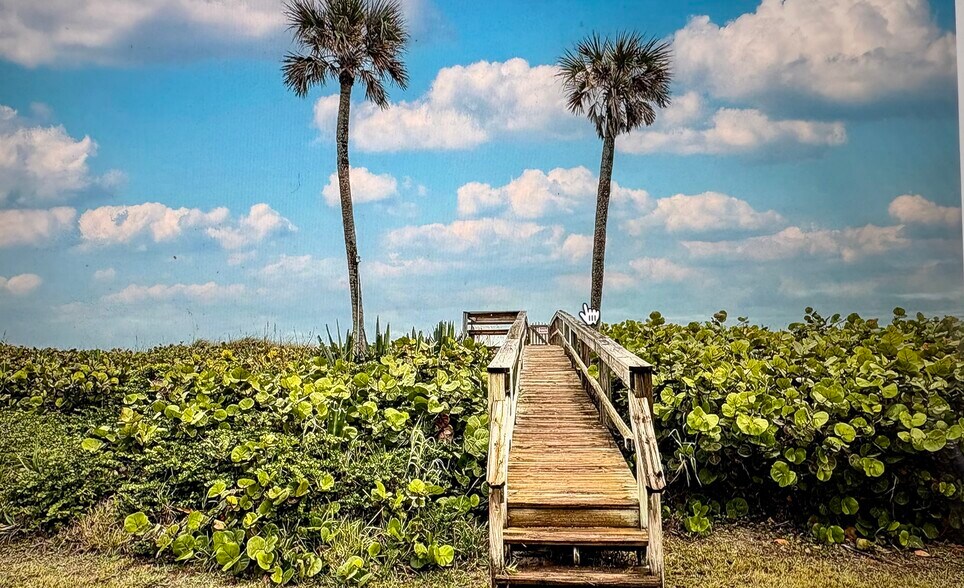 Building Photo - 6399 Azure Ln