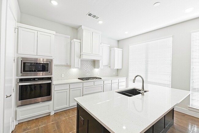 Building Photo - 1405 Bronson Ct