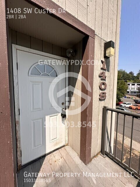 Building Photo - 1408 SW Custer Dr