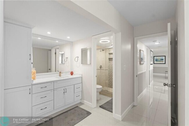 Building Photo - 5200 N Ocean Blvd