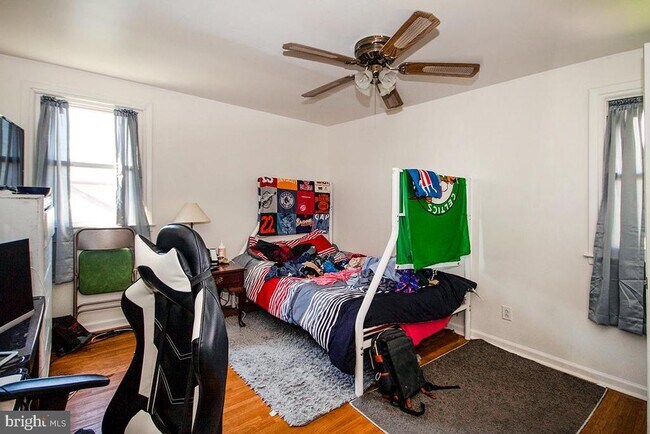 Building Photo - 10 Sherwood Ln