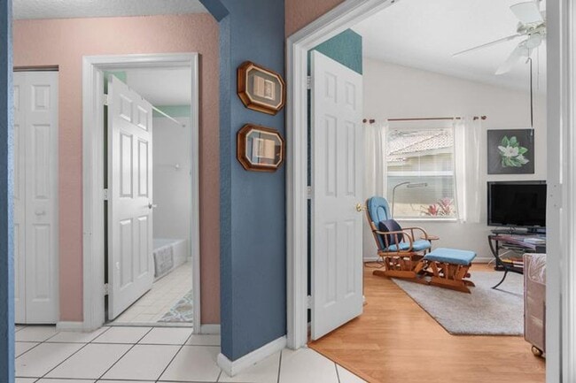 Building Photo - 5260 Grande Palm Cir