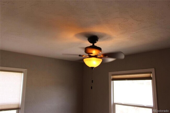 Building Photo - 1811 W Bijou St