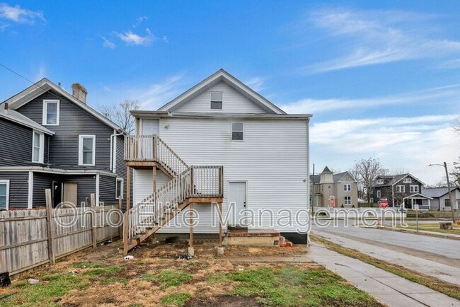 Building Photo - 85 1/2 S Wheatland Ave