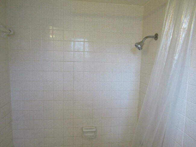 Building Photo - 2202 Perrin Dr