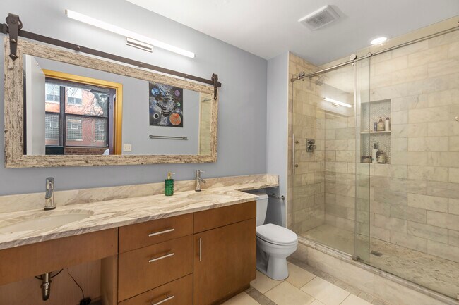 Building Photo - 1040 W Adams St