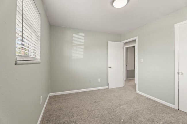 Building Photo - 1029 Hoyt Ave