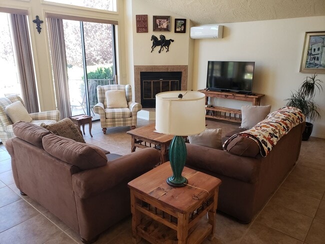 Building Photo - Gorgeous Views and a backyard oasis at this Fully Furnished Beauty!