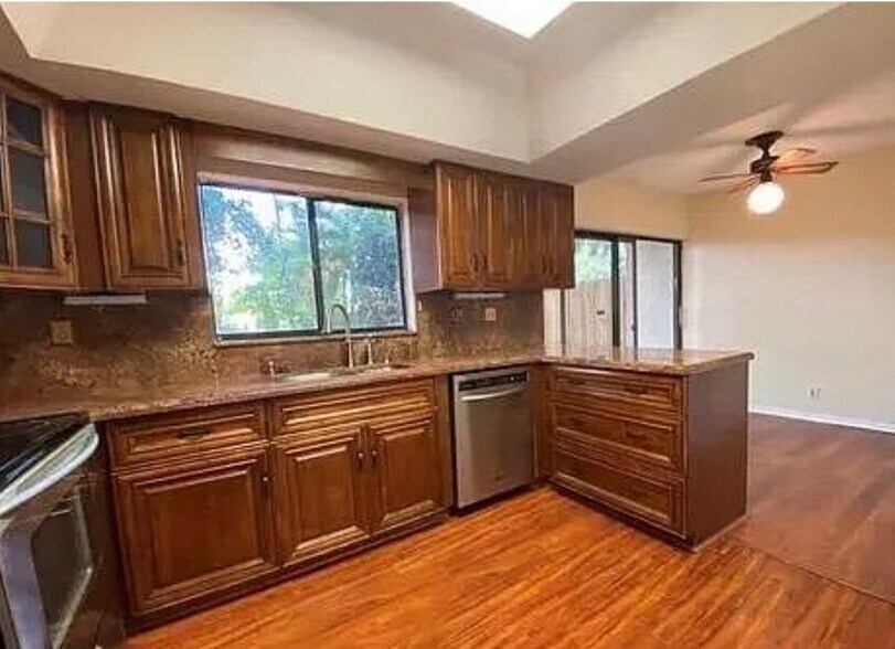 Building Photo - 8321 SW 39th Ct