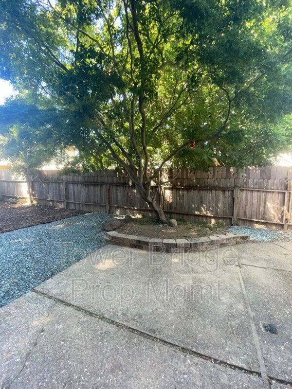 Building Photo - 2247 Atrisco Cir