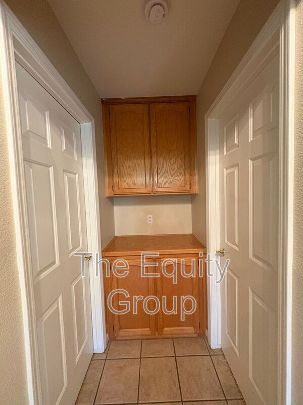 Building Photo - 3645 E Vista Dr