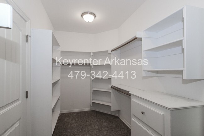 Building Photo - 3805 SW Gemstone Blvd