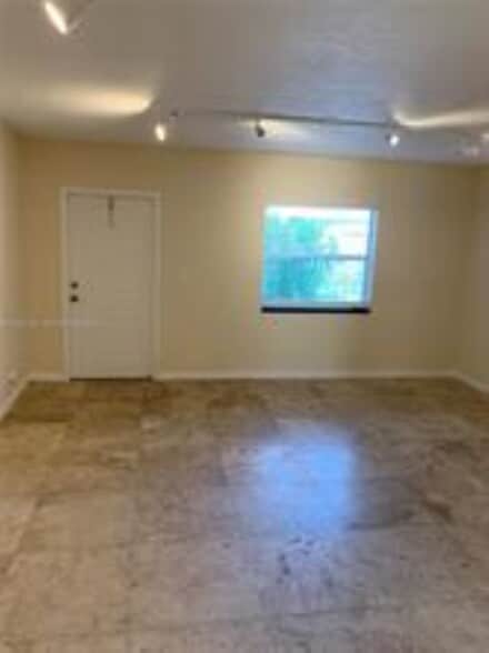 Building Photo - 1470 N Dixie Hwy