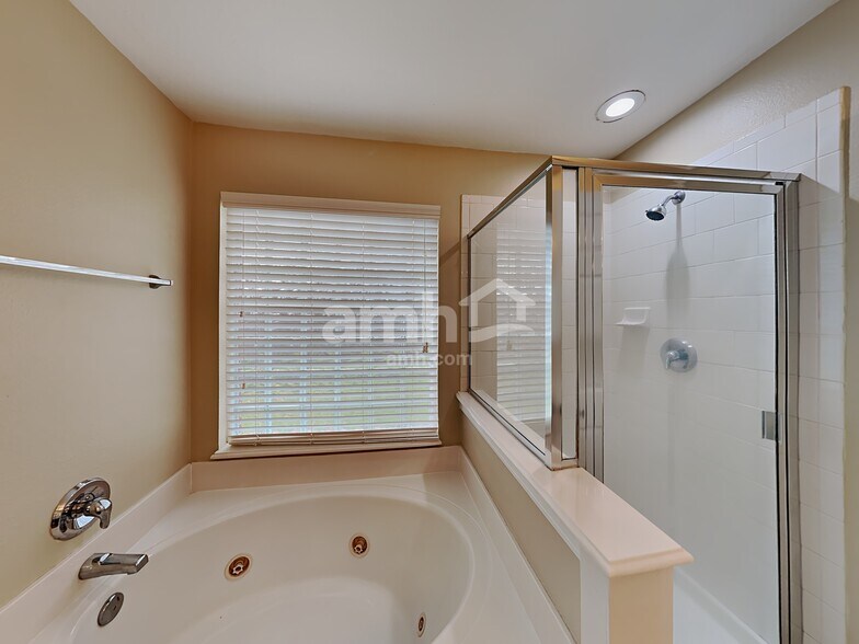 Building Photo - 16623 Grenada Falls Dr