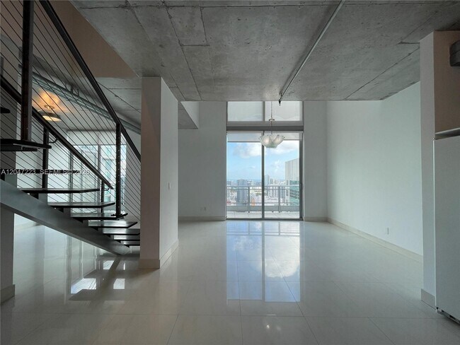 Building Photo - 690 SW 1st Ct