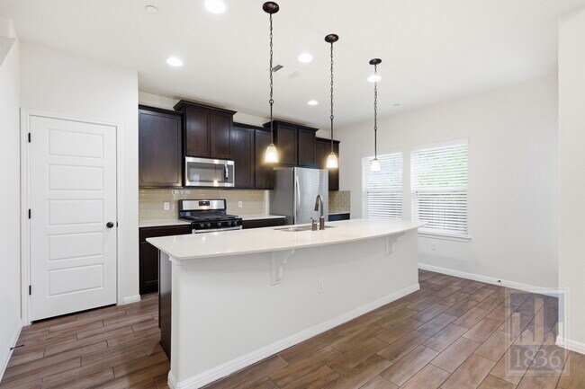 Building Photo - 2304 S Lakeline Blvd