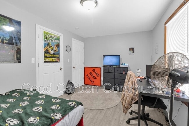 Building Photo - 48 Water St