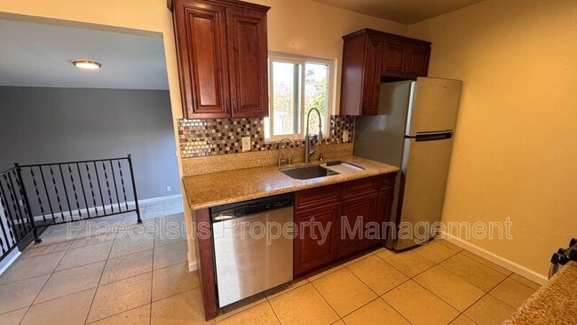 Building Photo - 37 E J St