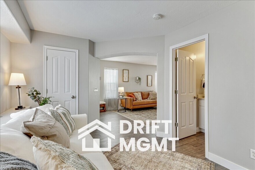 Building Photo - 184 E Rideout Hall Ln