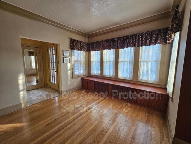 Building Photo - 1726 Davis Ave