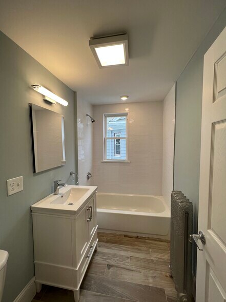 Building Photo - 11 Burnham St