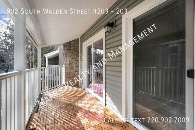 Building Photo - 902 S Walden St
