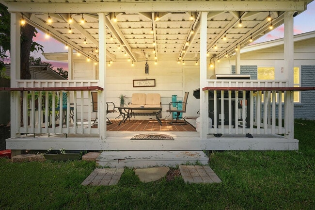 Building Photo - 743 Greenhaven Dr