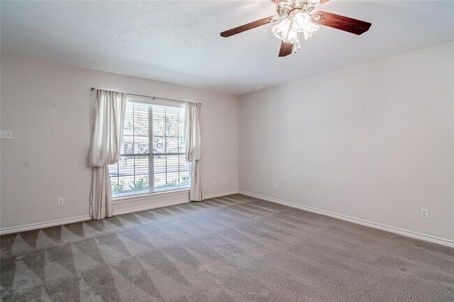 Building Photo - 203 Pine Valley