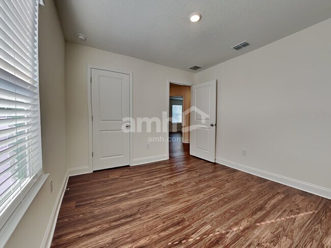 Building Photo - 149 Onate Circle