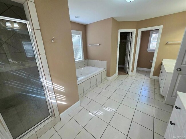 Building Photo - 9354 Wrens Way