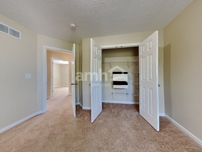 Building Photo - 2106 Prairie Clover Dr