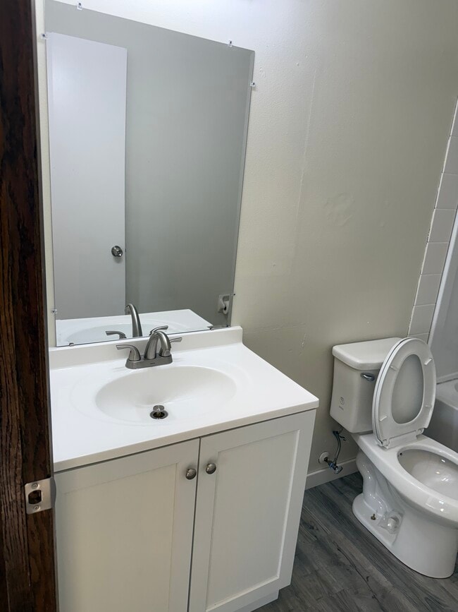 Building Photo - 109 E Monroe Ave