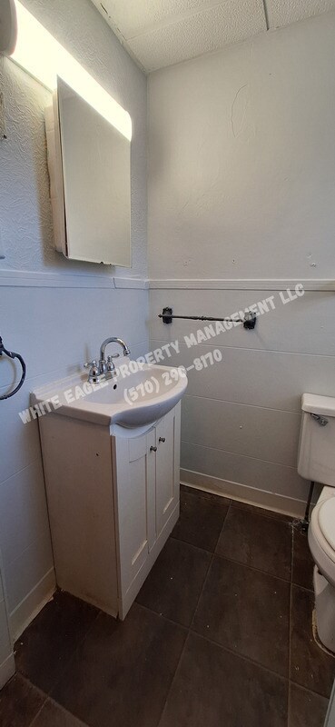 Building Photo - 315 William St