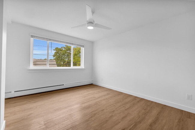 Building Photo - 1070 E 300 S