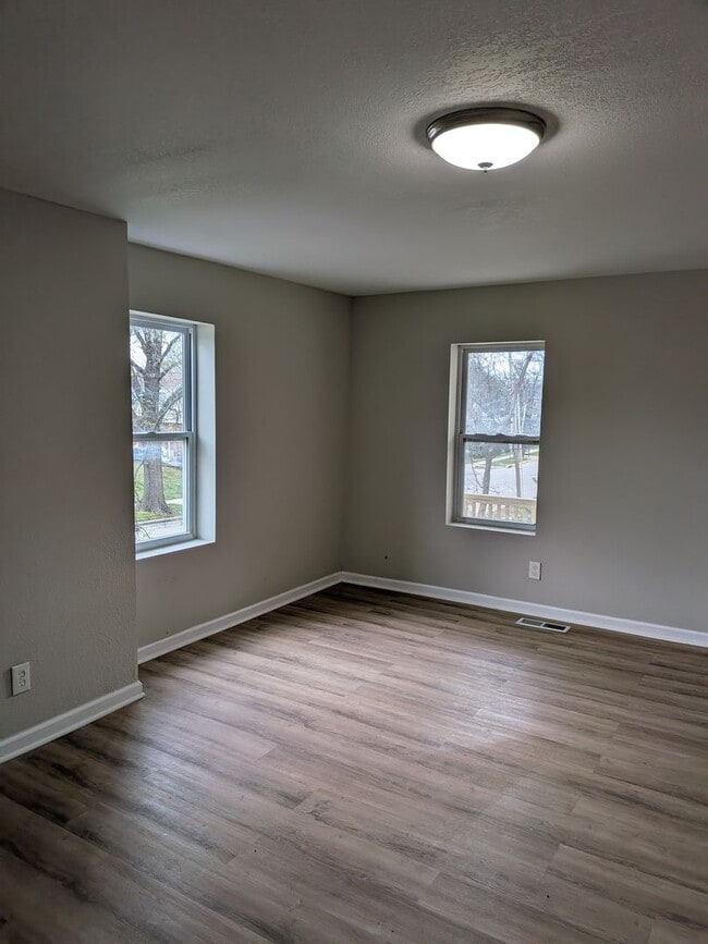 Building Photo - Cool 3 bed 2 bath House in Jeff City