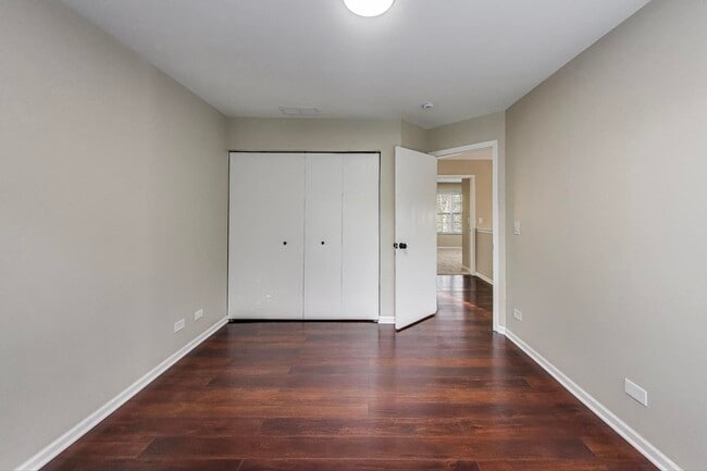 Building Photo - 926 S W Ave