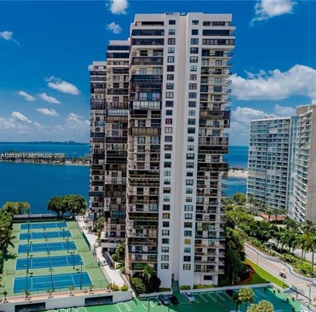 Building Photo - 2333 Brickell Ave